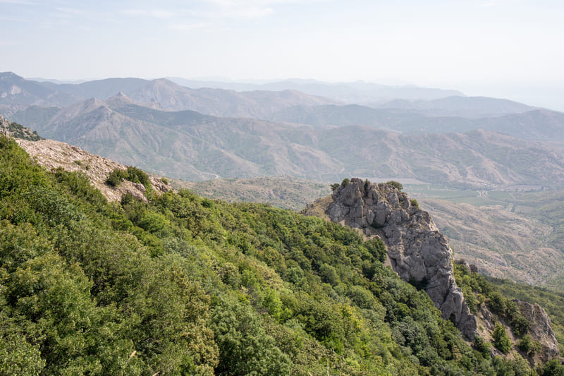 Вид над Приветным с гор Крыма
