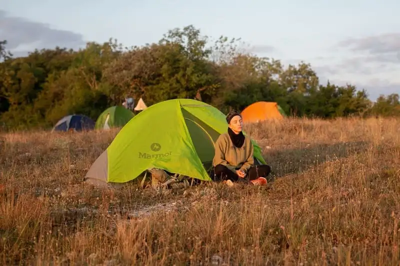 Поход по Крыму - турист с палаткой