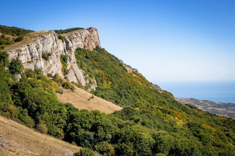 скалы козырек горы Демерджи в Крыму