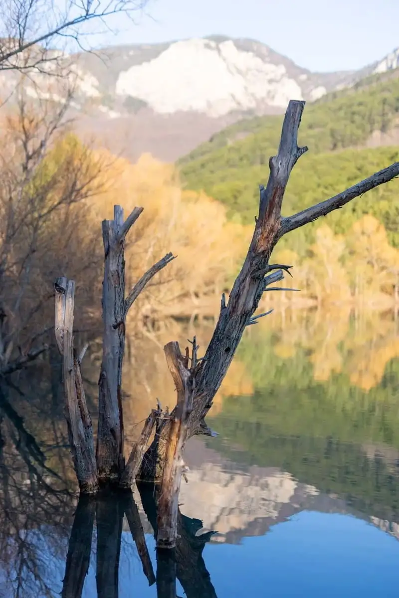 пейзажи Крыма - бирюзовое озеро в селе запрудное Крым