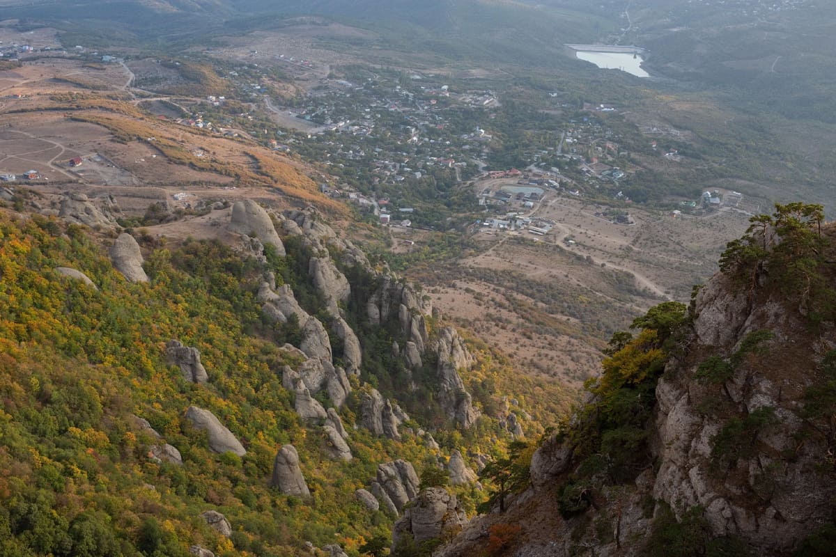 долина привидений в Крыму вид с горы Демерджи