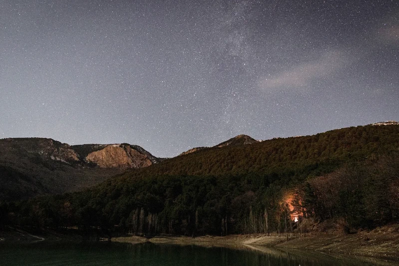 Бирюзовое озеров ночью в Крыму