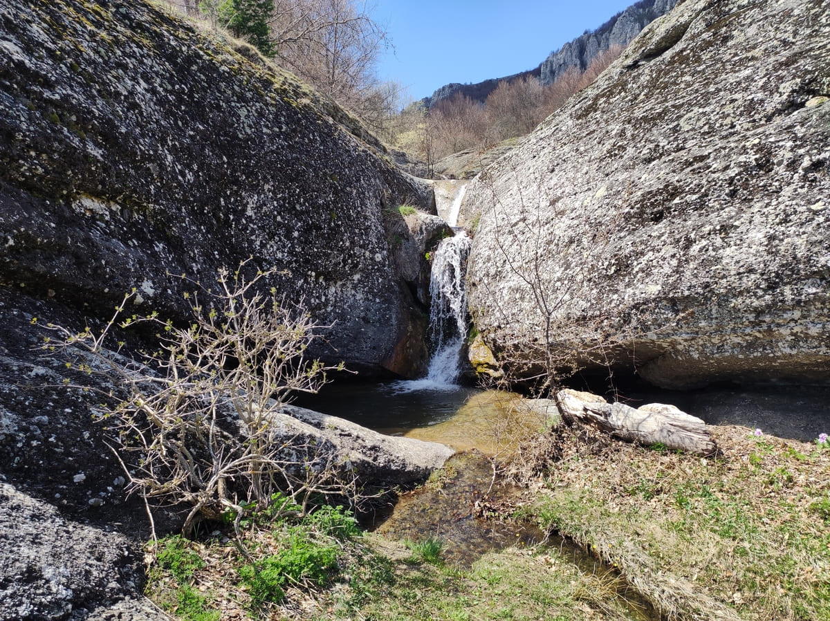 Однодневный поход по Крыму с гидом - водопад Джурла