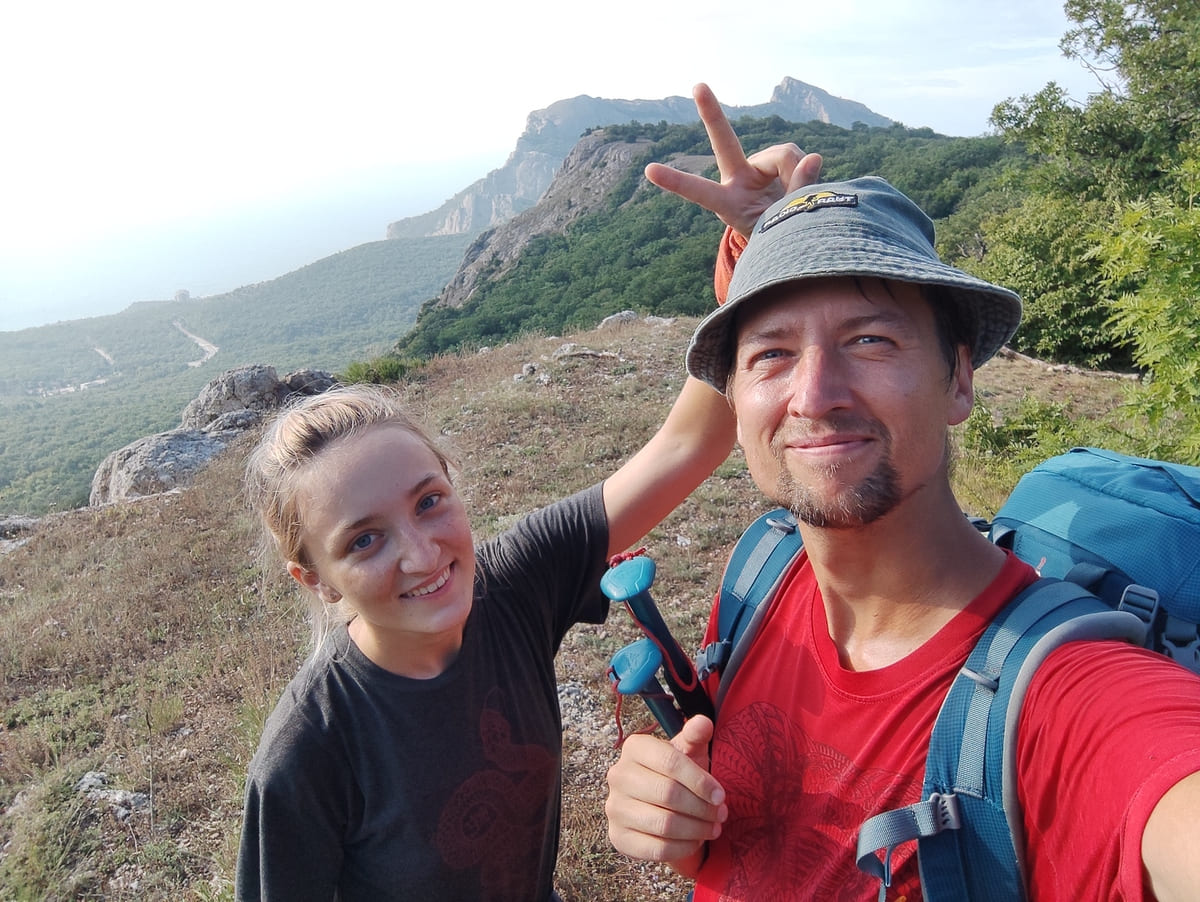 Илья и Анны в пешем походы вокруг Байдарской долины турклуба Туда-Сюда
