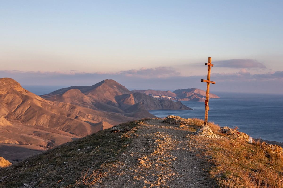 походы по восточному Крыму поклонный крест на горе кучук-енышар в коктебеле