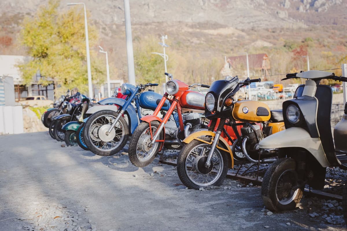 выставка ретро автомобилей в Крыму фото мотоциклы